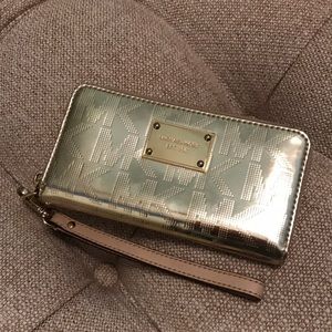 Michael Kors wristlet